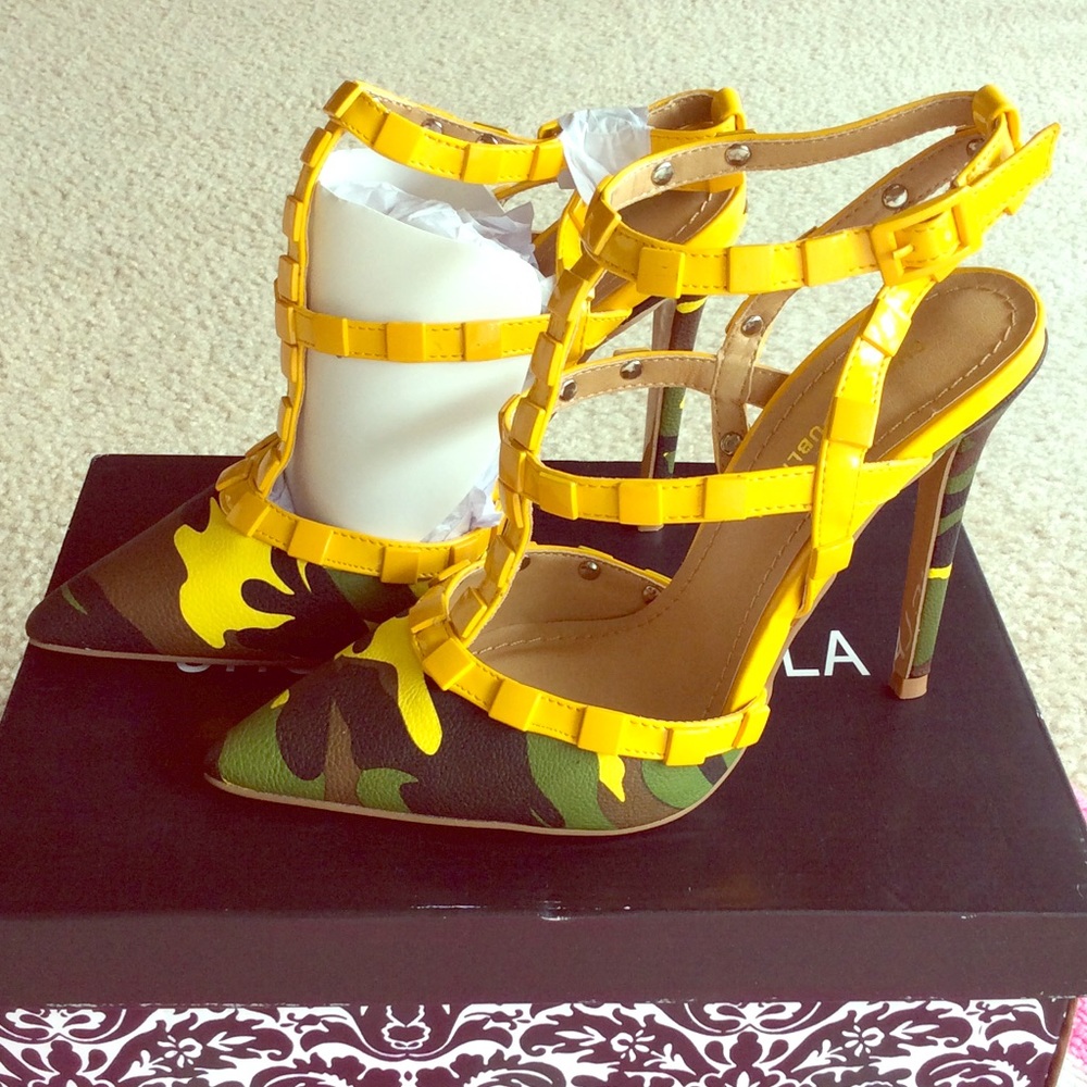 COPY - Yellow & Camouflage Rockstud High-Heels Pu…